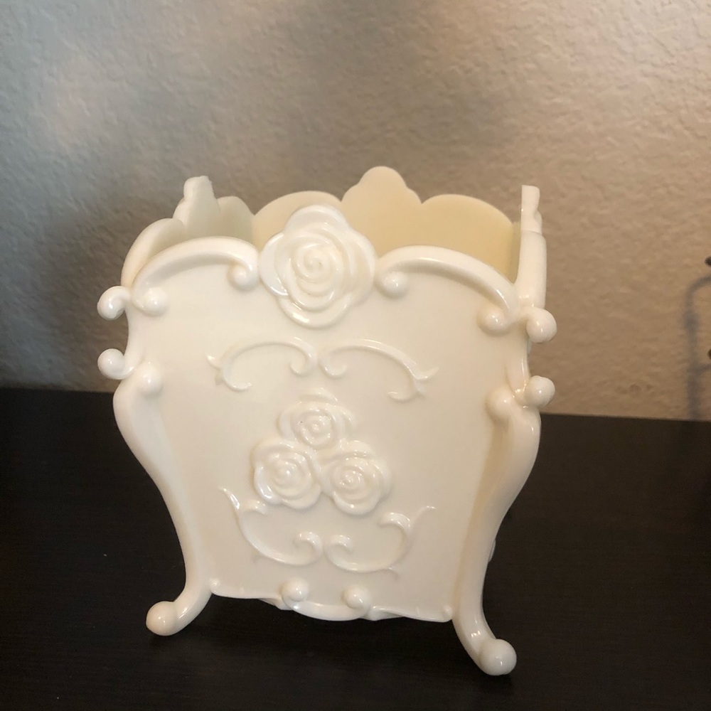 NWT Princess Rose Vanity Makeup Brush Holder